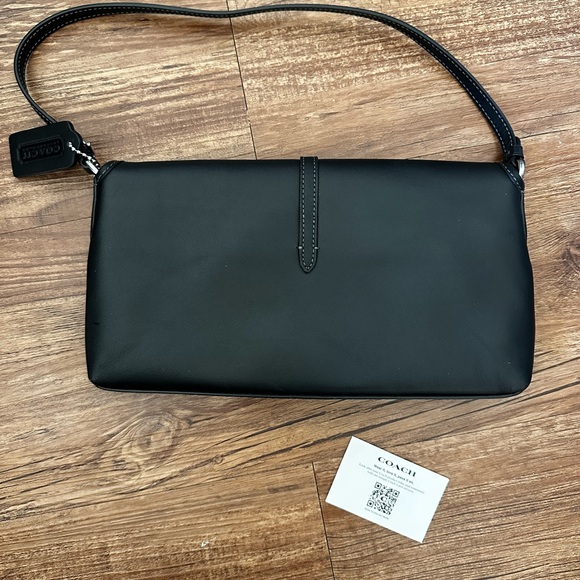 Coach Hamptons Glovetanned Black Shoulder Bag - Picture 7 of 7